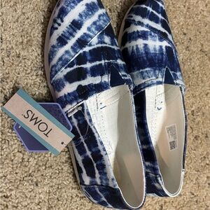 NWT TOMS Women's Navy Tie-Dye Canvas Alpargata Flats